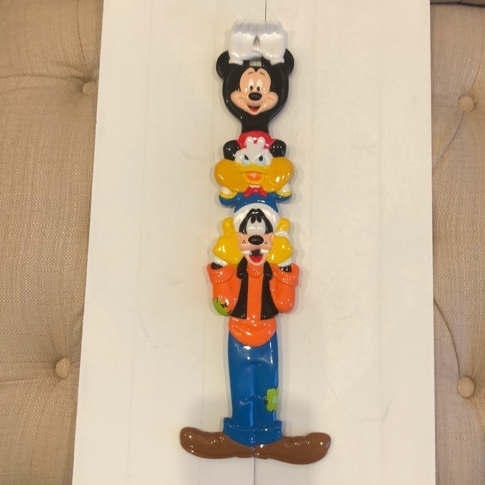 3 Dimensional Walt Disney World Back Stretcher